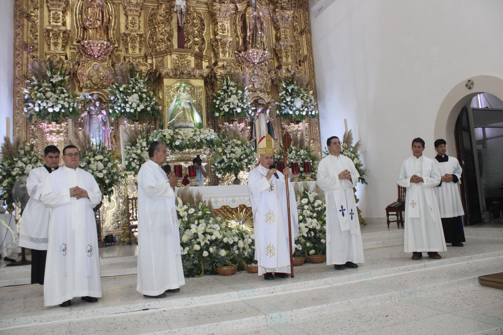 $!Obispo de Mazatlán: la violencia no ha frenado la fe, templos siguen llenos en fiestas patronales