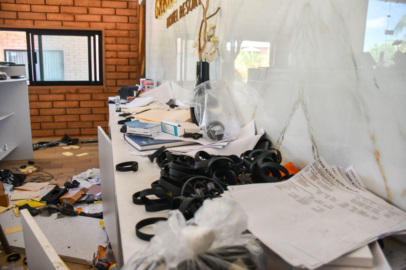 $!Los estragos del ataque armado en Altata: base sindical baleada y un hotel devastado por las llamas