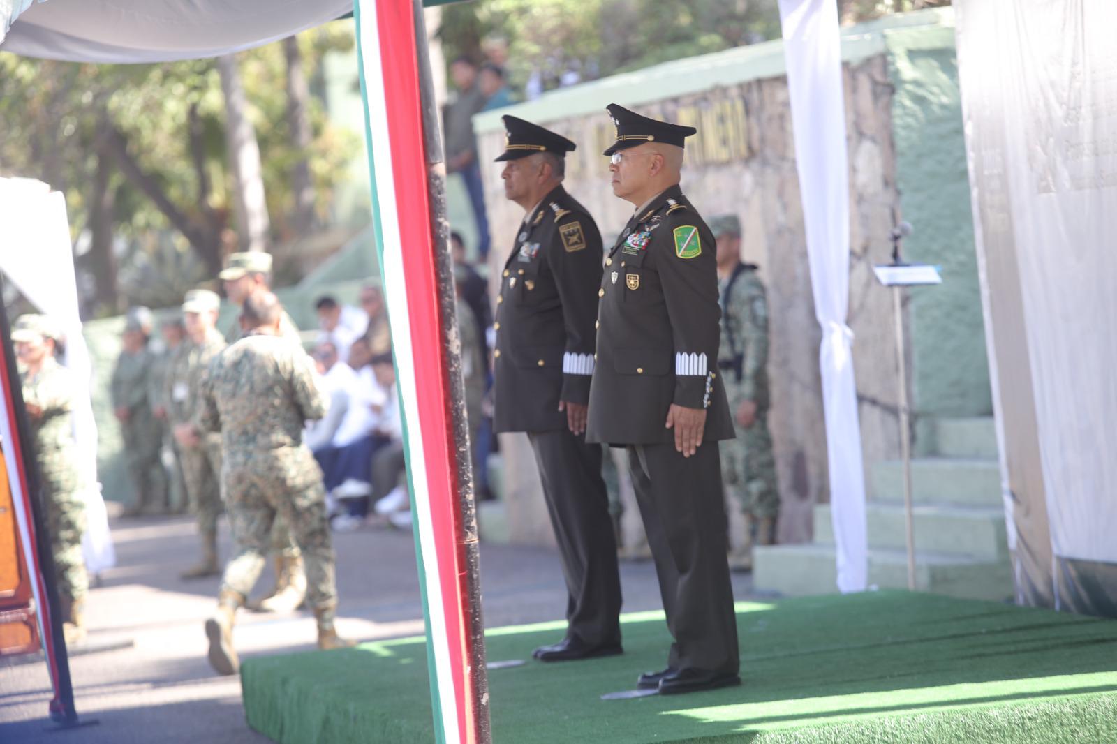 $!Asume General Ávila Alcocer mando de Tercera Región Militar y rinde protesta de Bandera