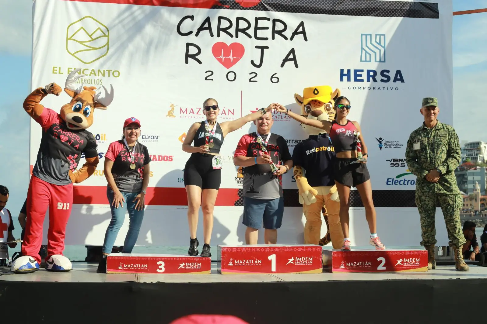 $!Jesús y Norma Labrador imponen su ley en la Carrera Roja 2026 en Mazatlán