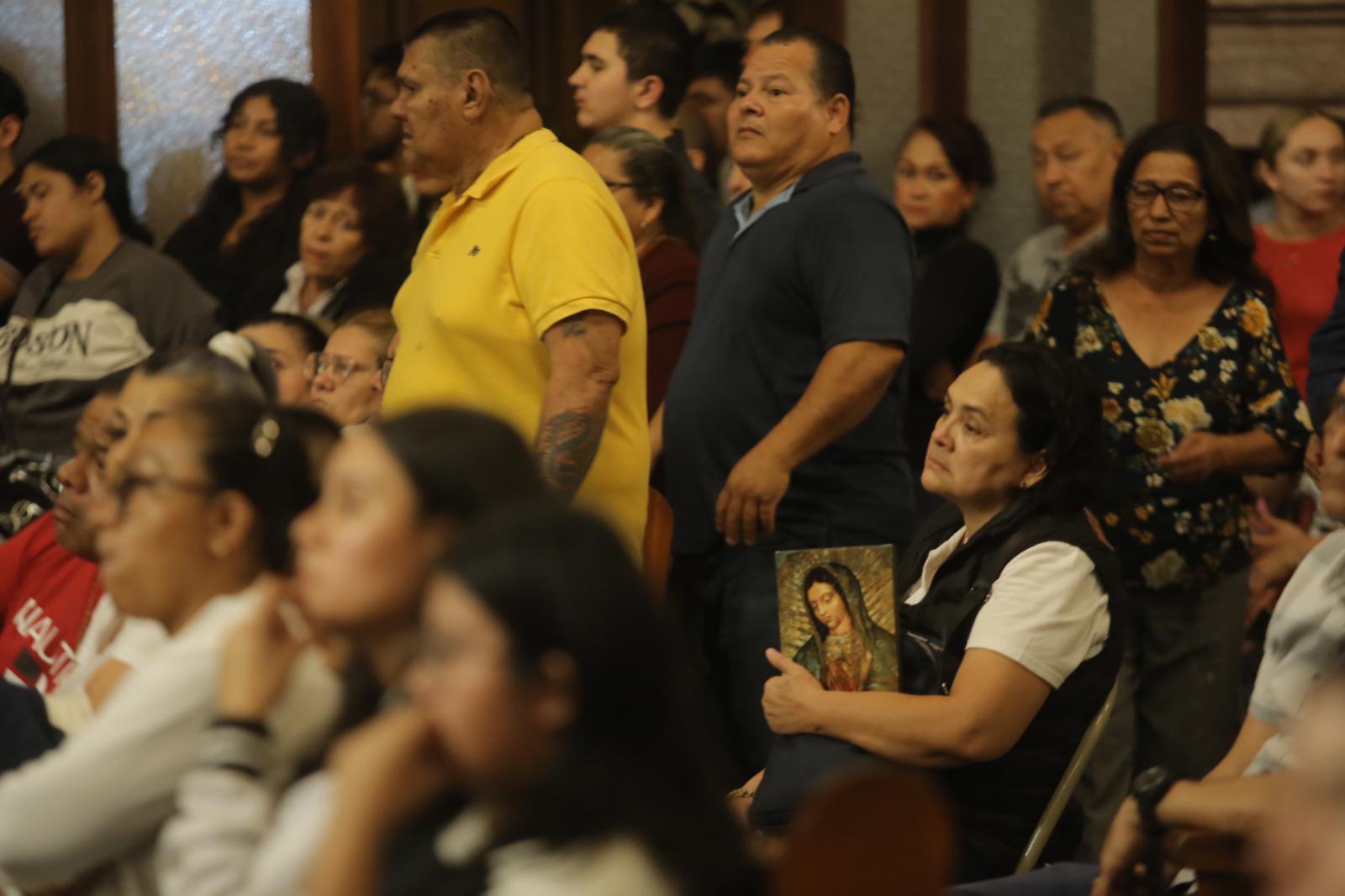 $!Cantan ‘Las Mañanitas’ a la Virgen de Guadalupe y piden por la paz en Sinaloa