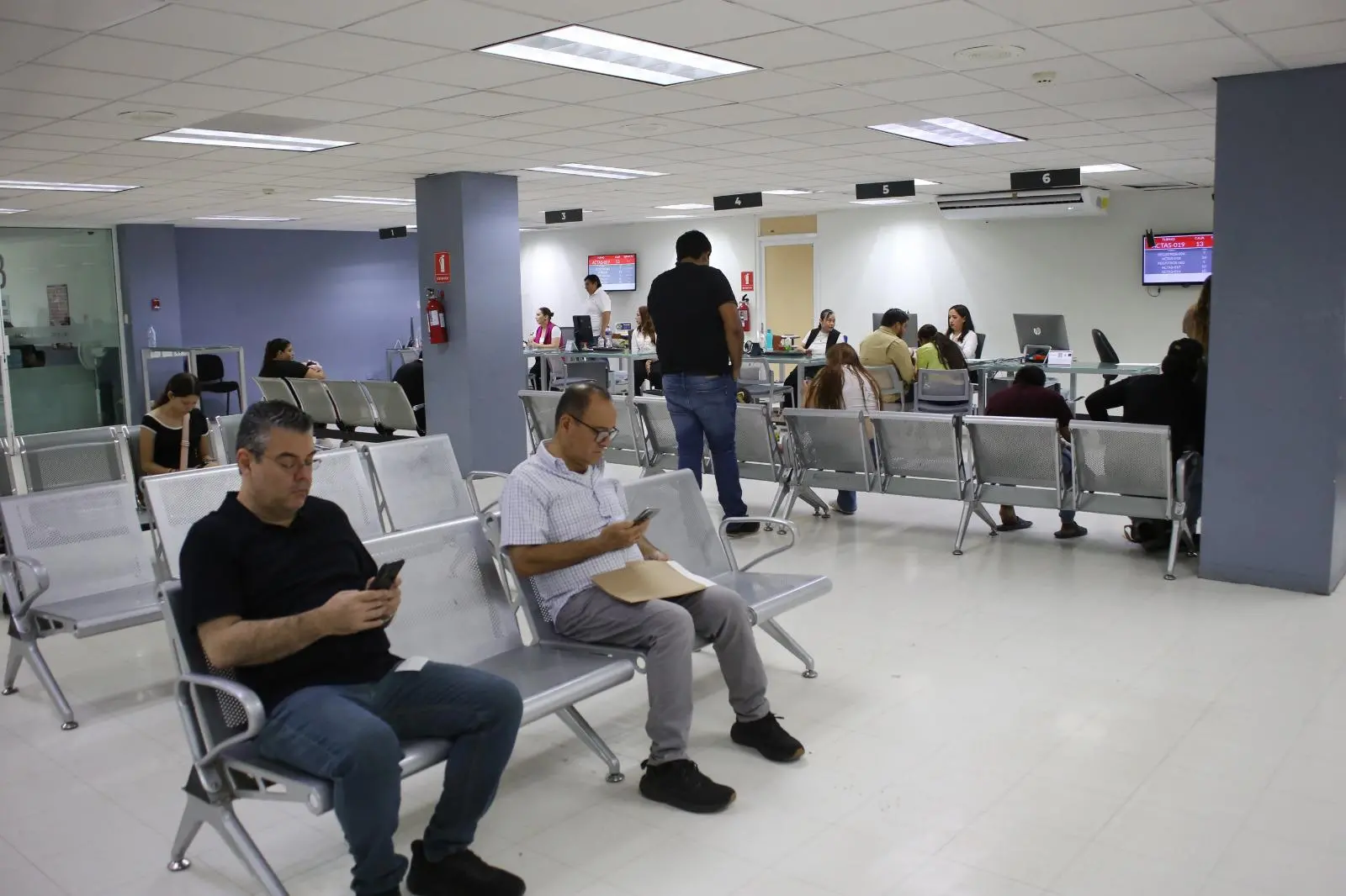 $!Regresan a labores empleados estatales y municipales tras concluir vacaciones de verano