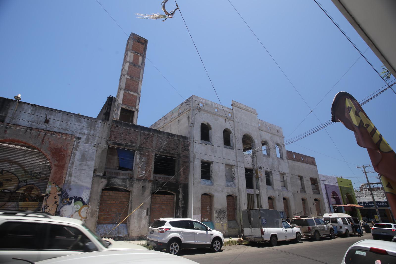 $!Solo daños materiales deja incendio en bodega del Mercado de las Flores durante el fin de semana