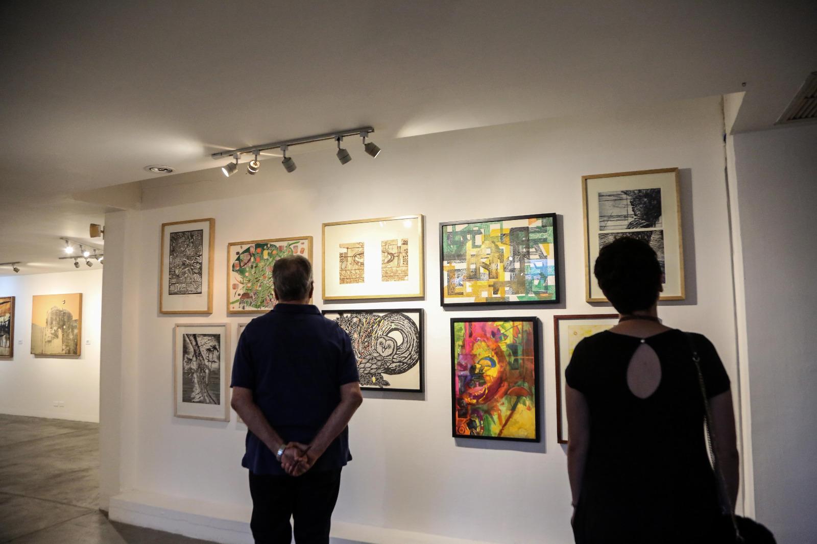 $!Obras de más de 70 creadores sinaloenses se hallan expuestos en la exposición.