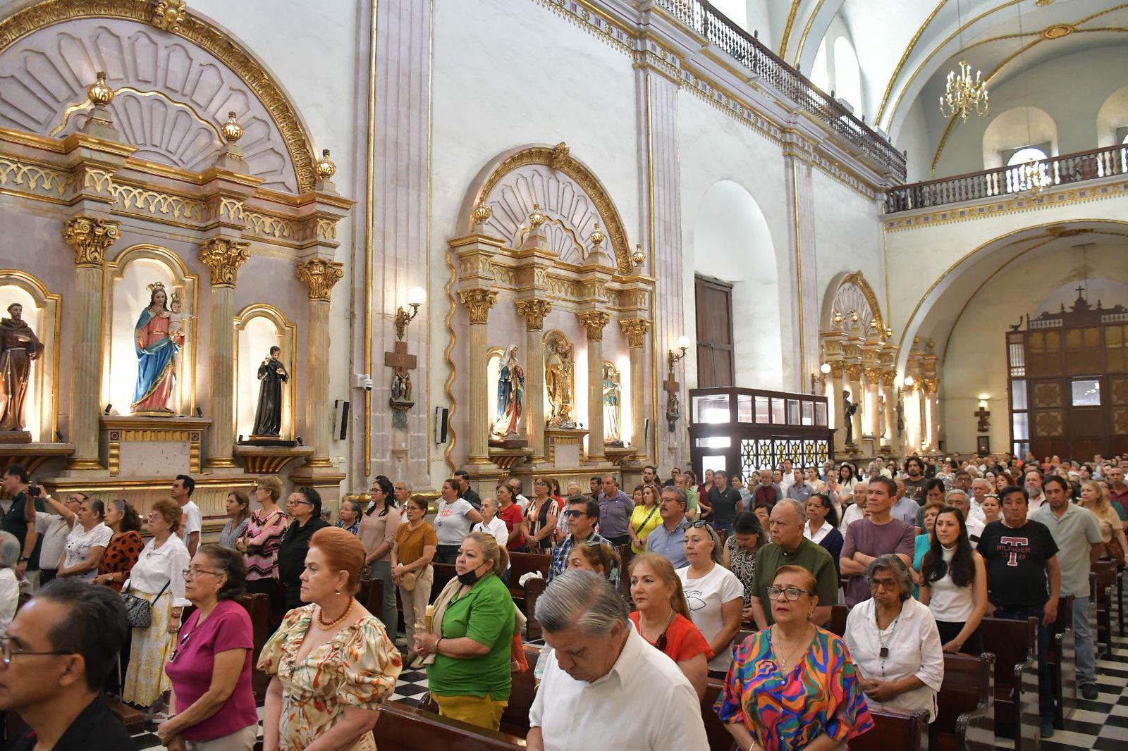 $!Resalta Obispo de Culiacán el sentido del Domingo de Resurrección durante misa en Catedral