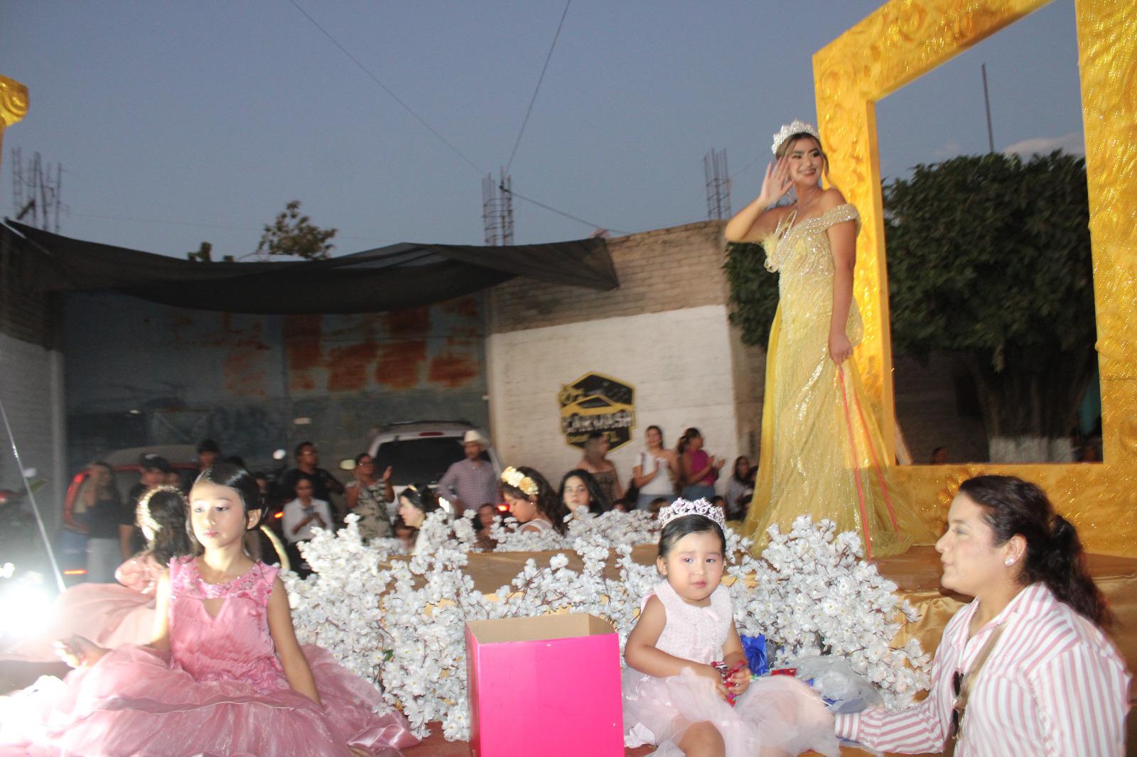 $!Cierra Carnaval de El Rosario con desfile y espectáculo de luces
