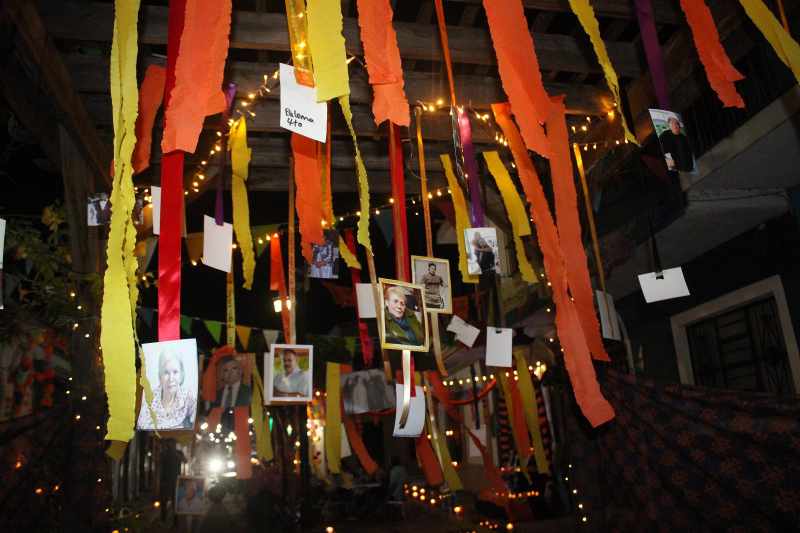 $!Vecinos realizan tradicional muestra de altares en el callejón 22 de Diciembre, en Rosario