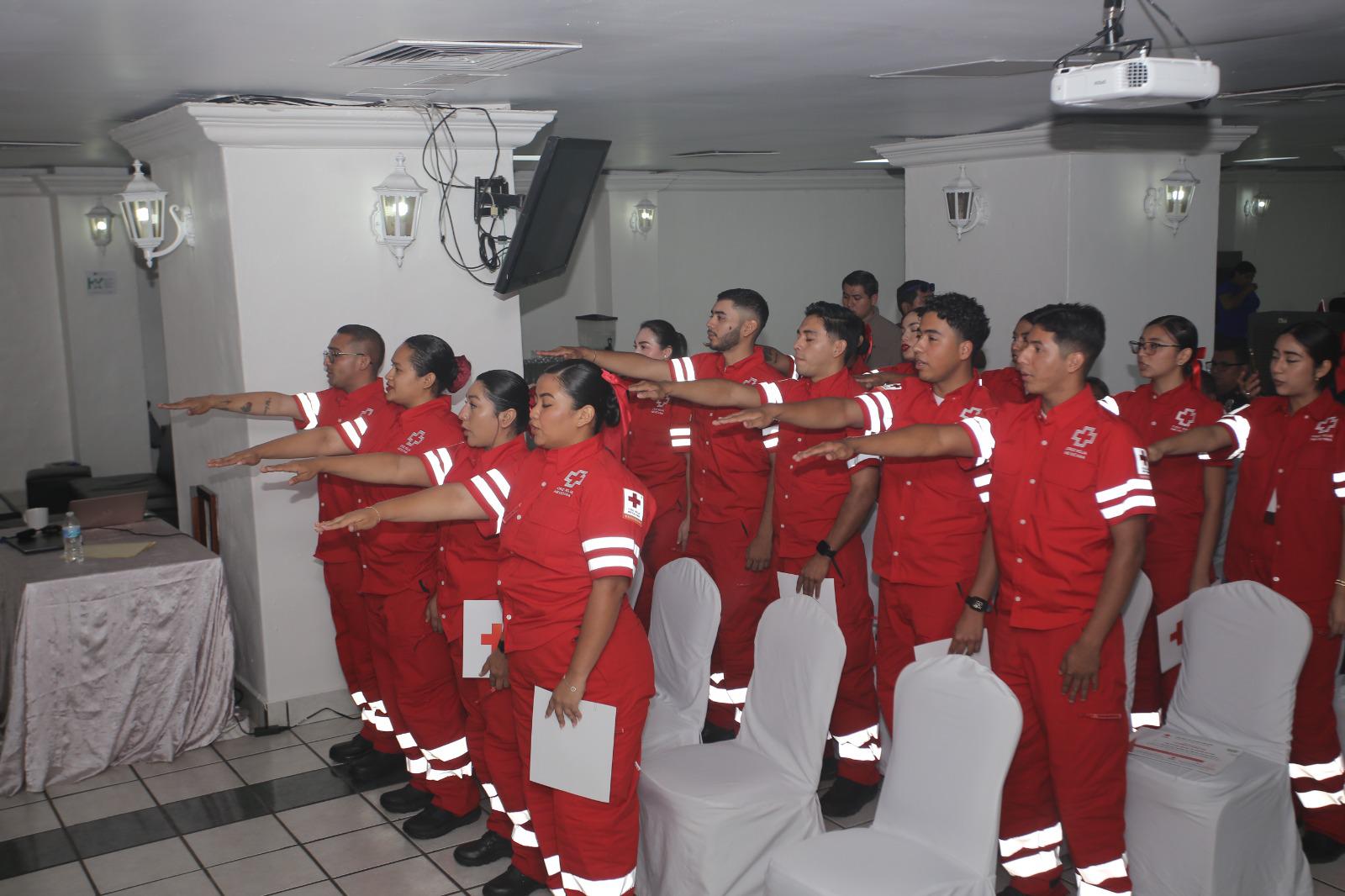 $!Se gradúan con honores 14 nuevos técnicos en Urgencias Médicas de Cruz Roja Mazatlán