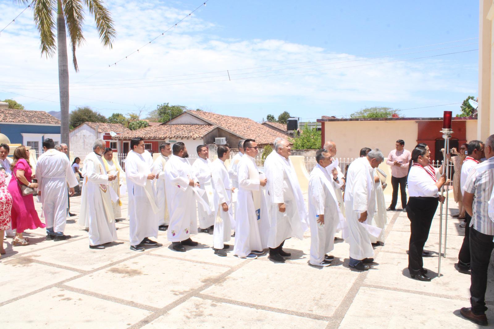 $!Fieles de Cacalotán reciben a su nuevo párroco, el padre Ramón García Valenzuela