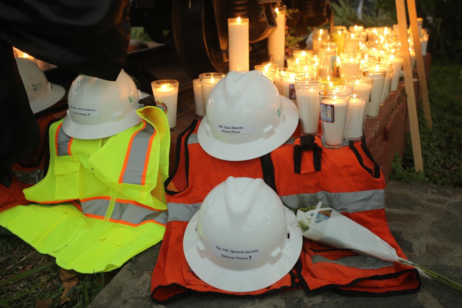 $!Con altar y velas, rinden homenaje a mineros asesinados en Concordia