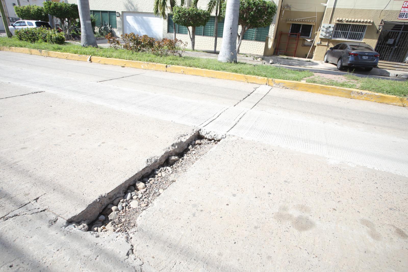 $!Exigen vecinos de fraccionamiento El Dorado que semáforos funcionen de manera correcta