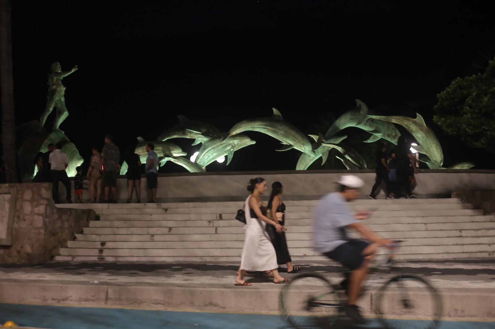 $!Pese a campañas negativas, locales y turistas disfrutan de la Glorieta Sánchez Taboada en Mazatlán