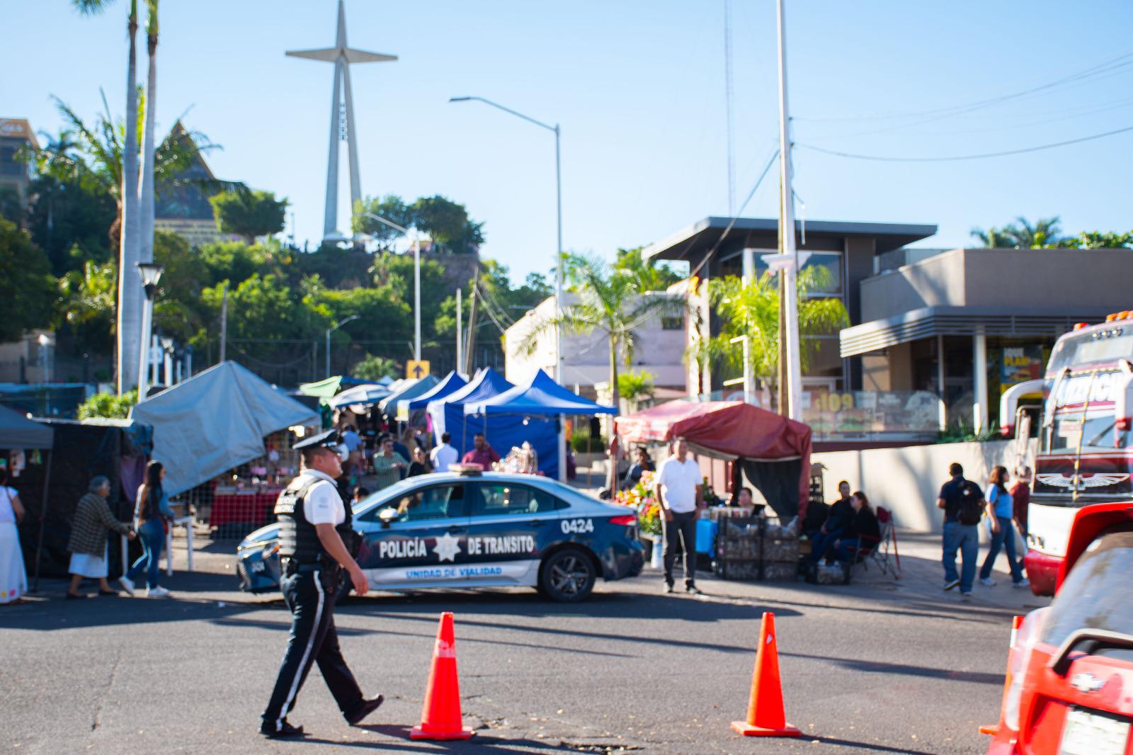 $!Acuden 35 mil personas a la Lomita, en Culiacán, por el Día de la Virgen