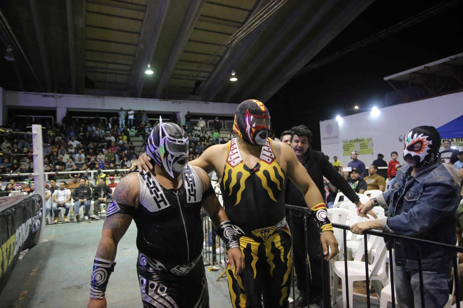 $!El Fiscal y Aerostar conquistan la noche de Revanchas de Project Lucha