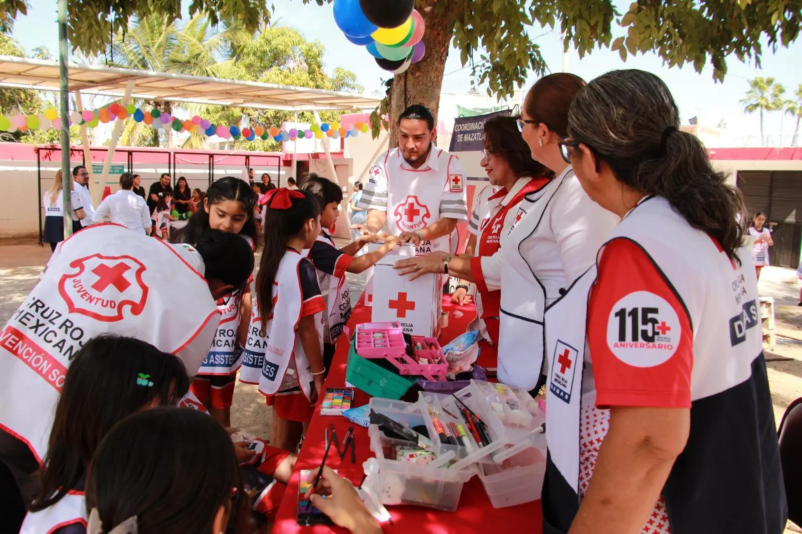 $!Festejan y aprenden a dar primeros auxilios durante el Día del Niño en Cruz Roja Mazatlán