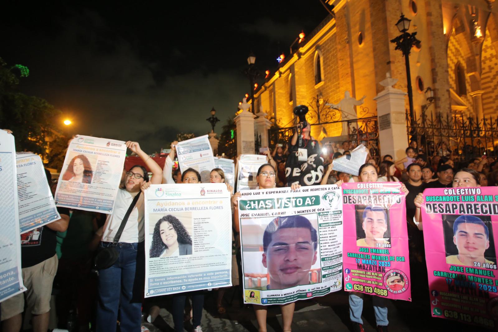 $!‘¡Vivan los desaparecidos!’: El grito que desafió la fiesta patria en Mazatlán