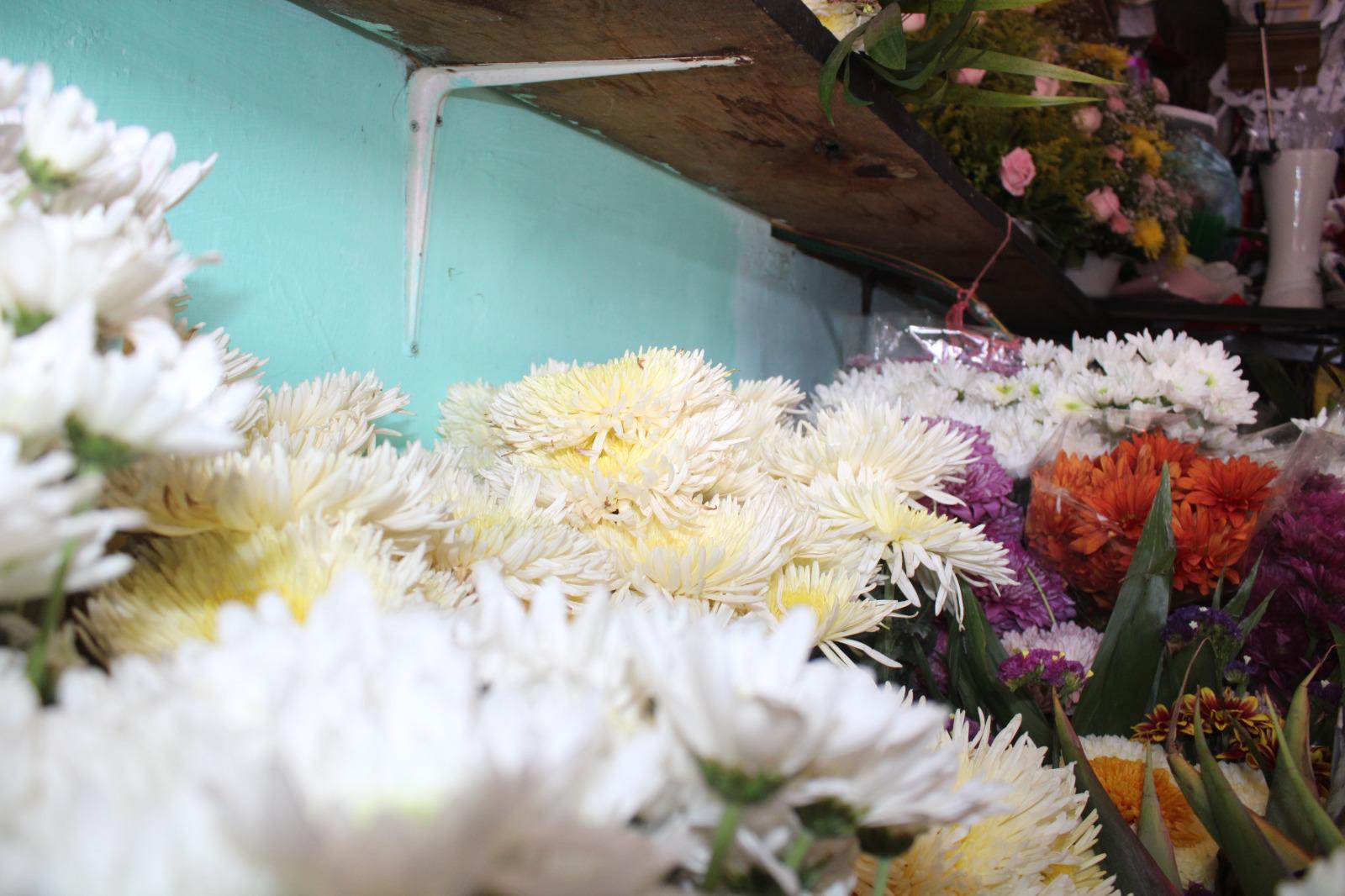 $!Comerciantes de flores de Rosario afirman tener triste Día de las Madres por baja en ventas