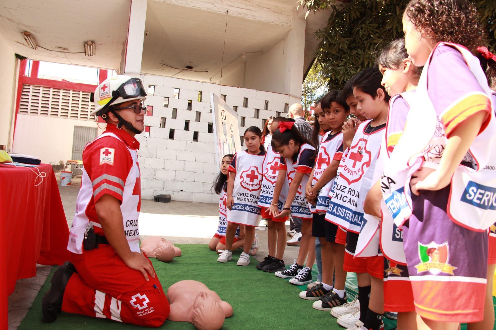 $!Festejan y aprenden a dar primeros auxilios durante el Día del Niño en Cruz Roja Mazatlán