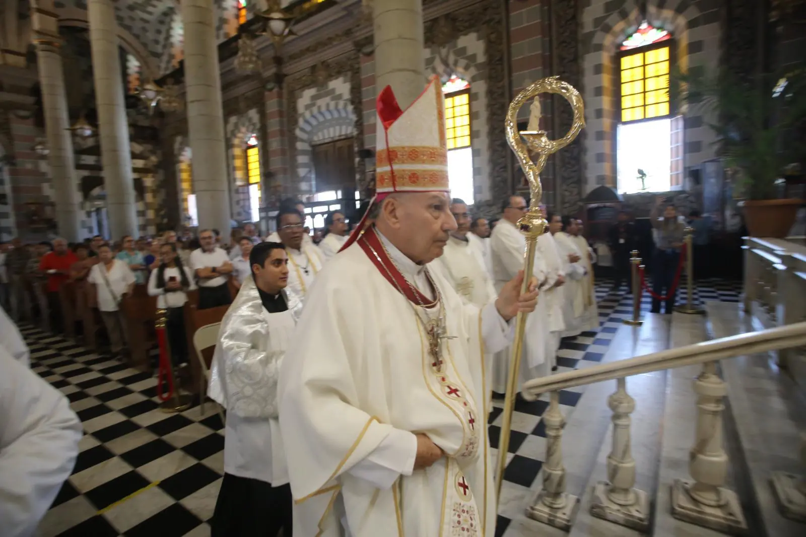 $!Renuevan sacerdotes de Mazatlán sus promesas de fe en la Misa Crismal