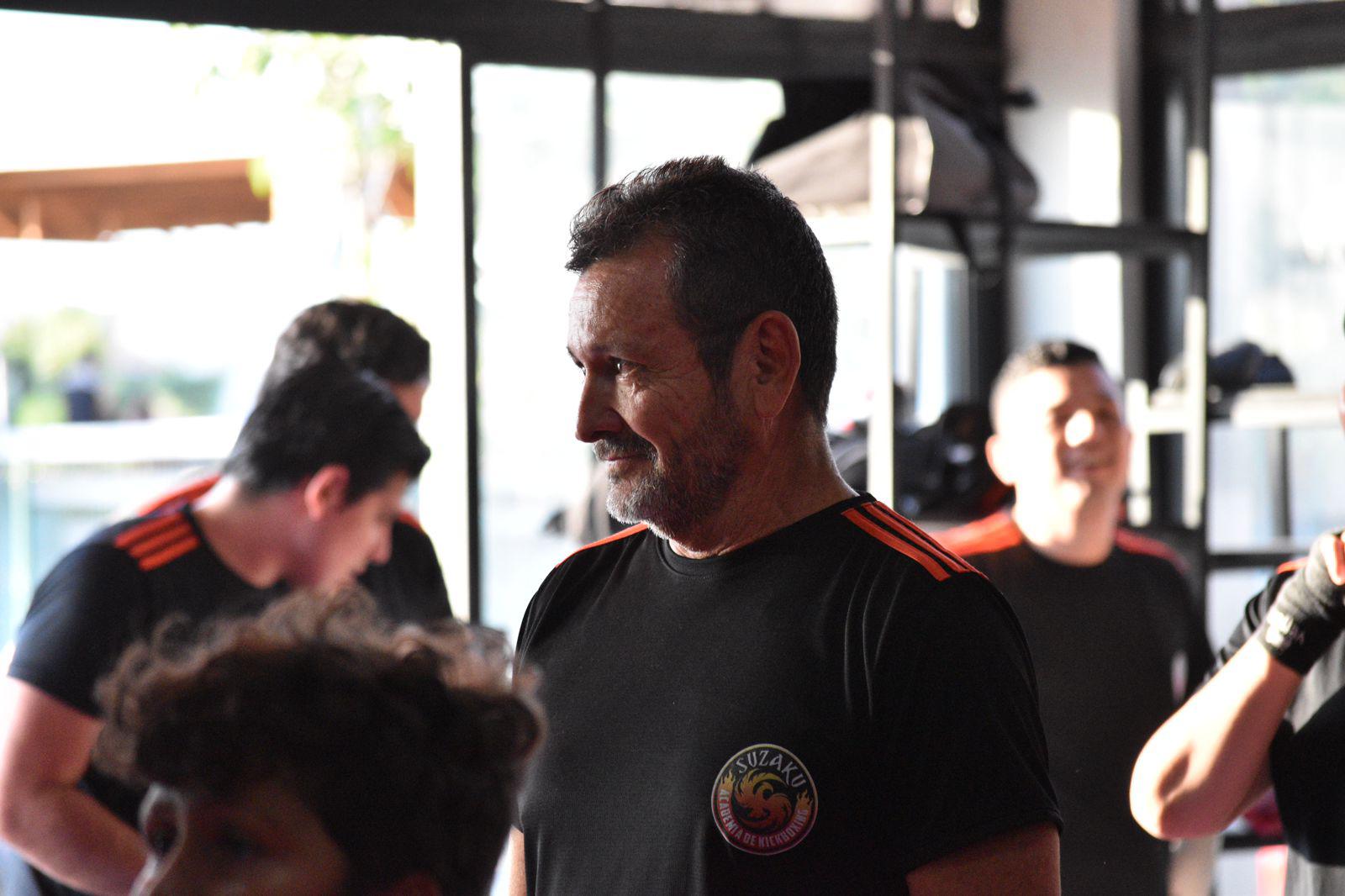 $!Suben de grado alumnos de Academia de Kickboxing Suzaku