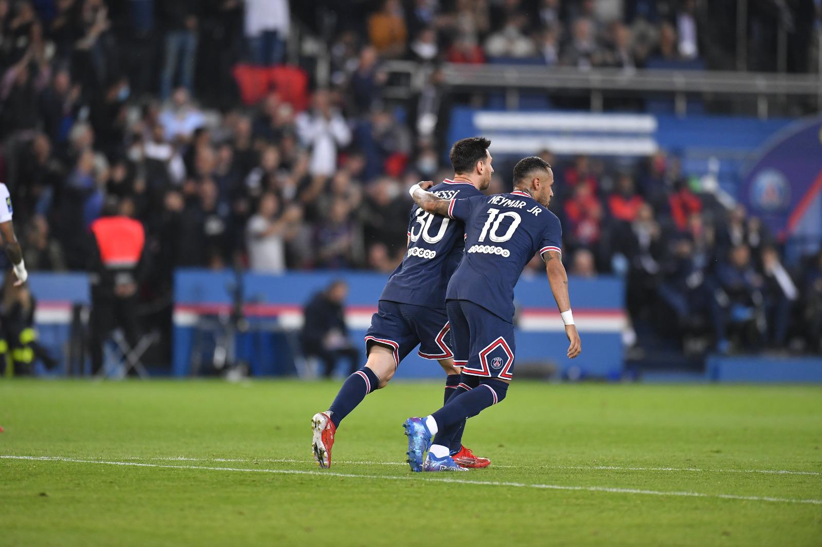 $!El PSG vence 2-1 al Olympique Lyon con un Messi a la espera de brillar en Francia