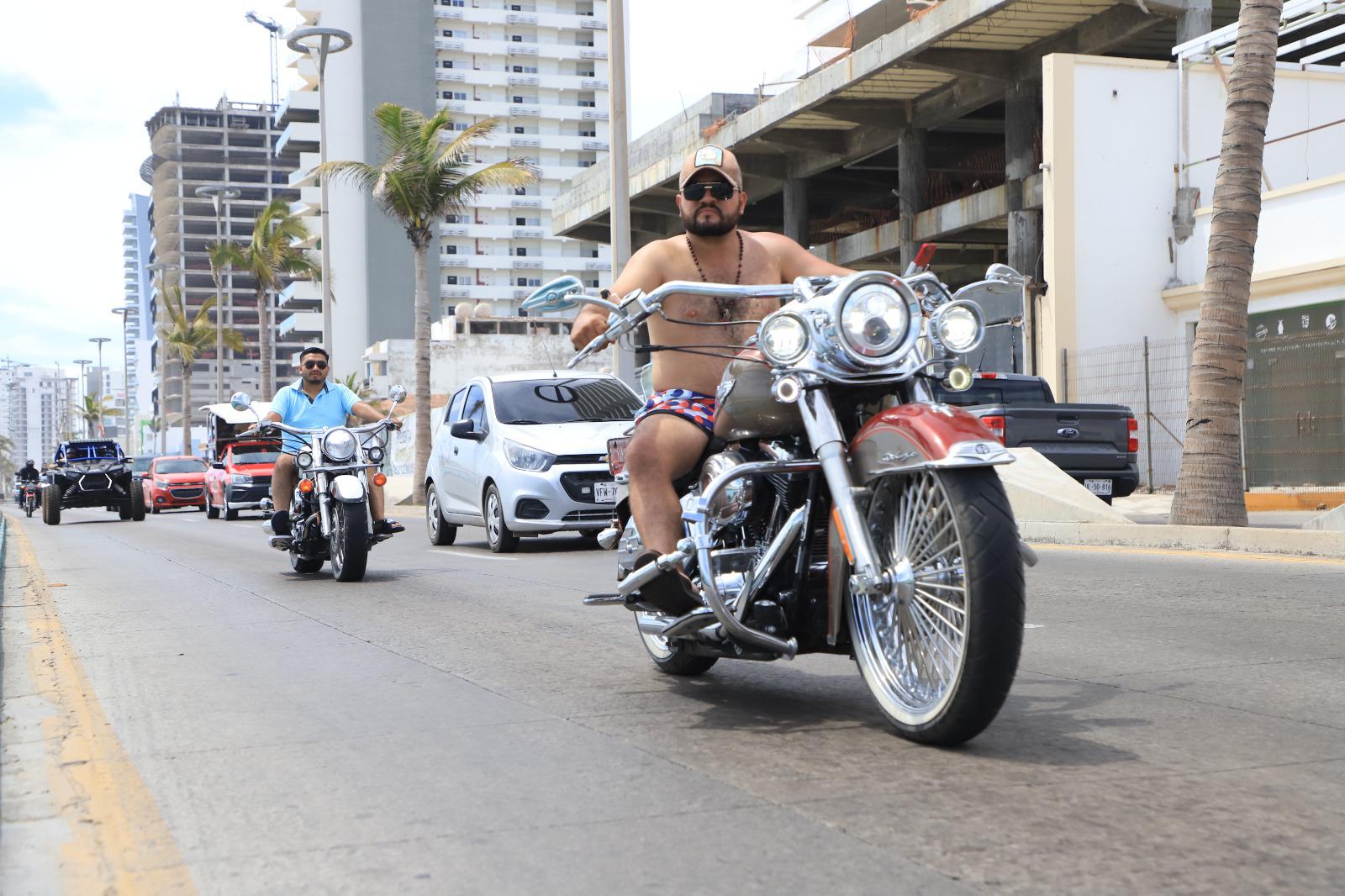$!Caballos de acero invaden Mazatlán en Semana de la Moto