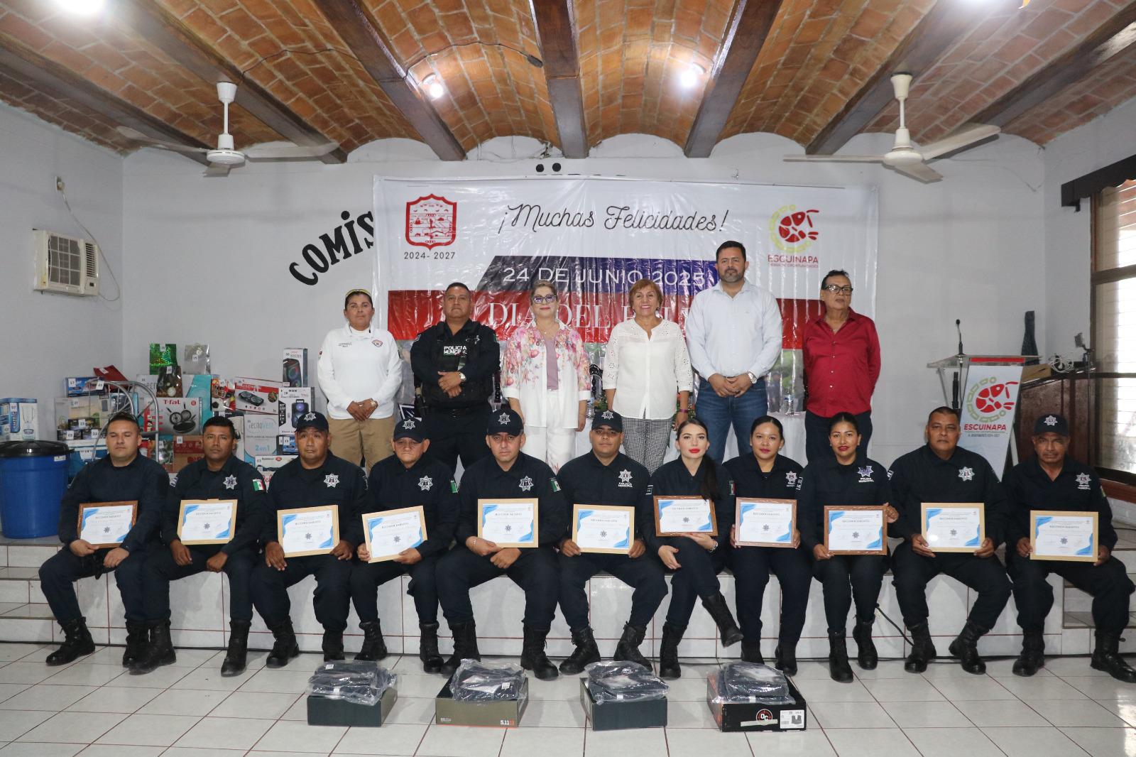 $!Celebran a policías de Escuinapa