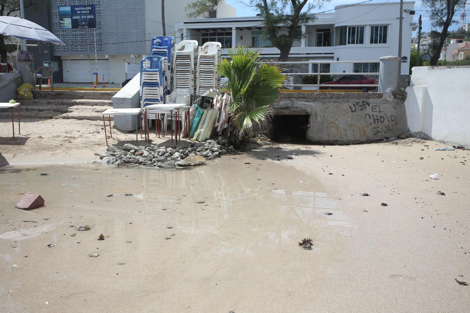 $!Tras la tormenta, Playa Pinitos regresa a la normalidad, pero aún sobresale la contaminación en la zona