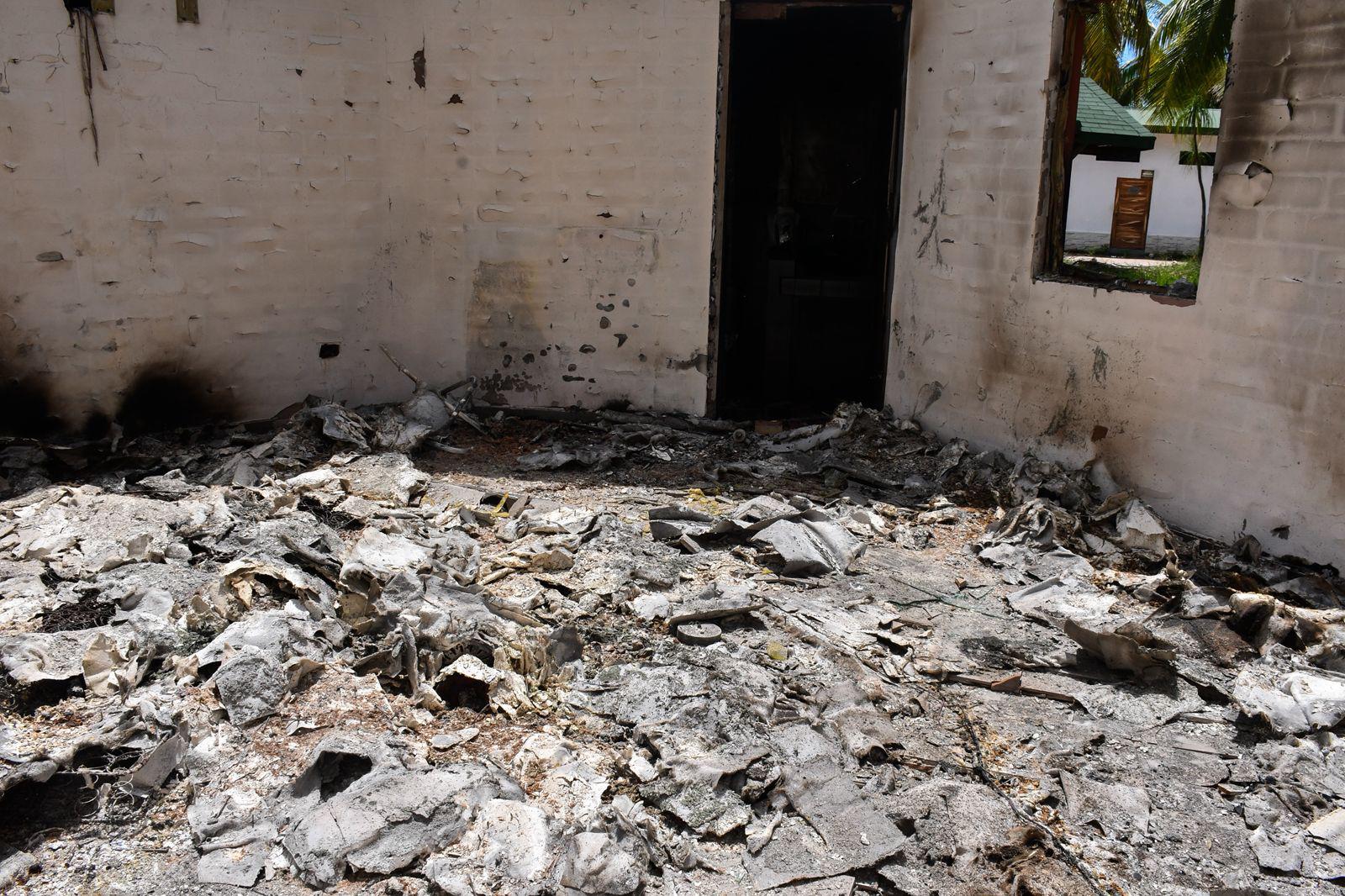 $!Los estragos del ataque armado en Altata: base sindical baleada y un hotel devastado por las llamas