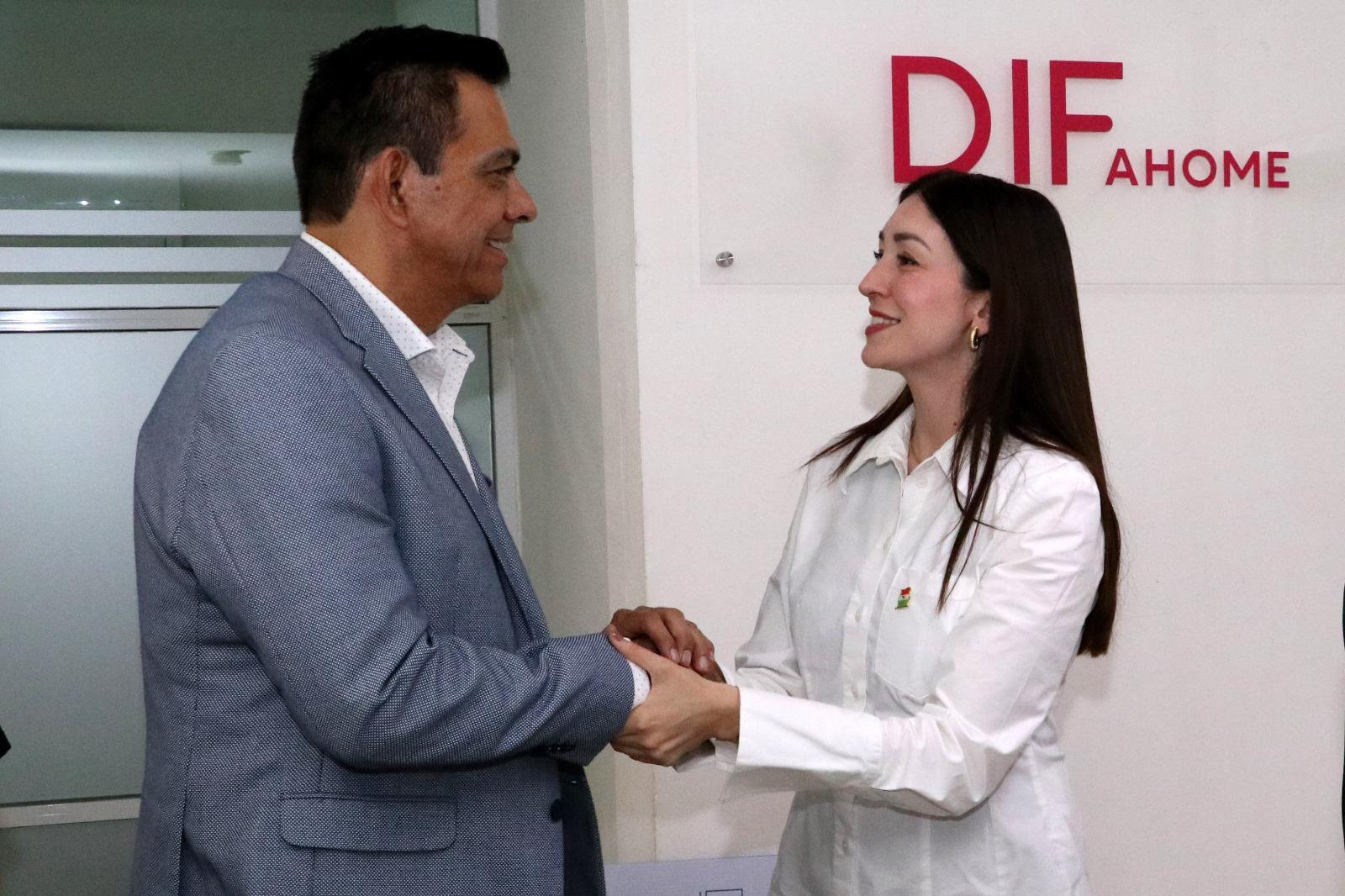 $!Canaco Los Mochis realiza donativo de 100 mil pesos al DIF Ahome para programas artísticos