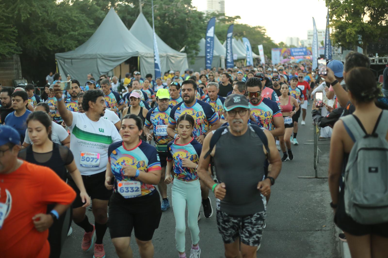 $!Corredores de todo el País toman salida de 10 kilómetros del Gran Maratón Mazatlán