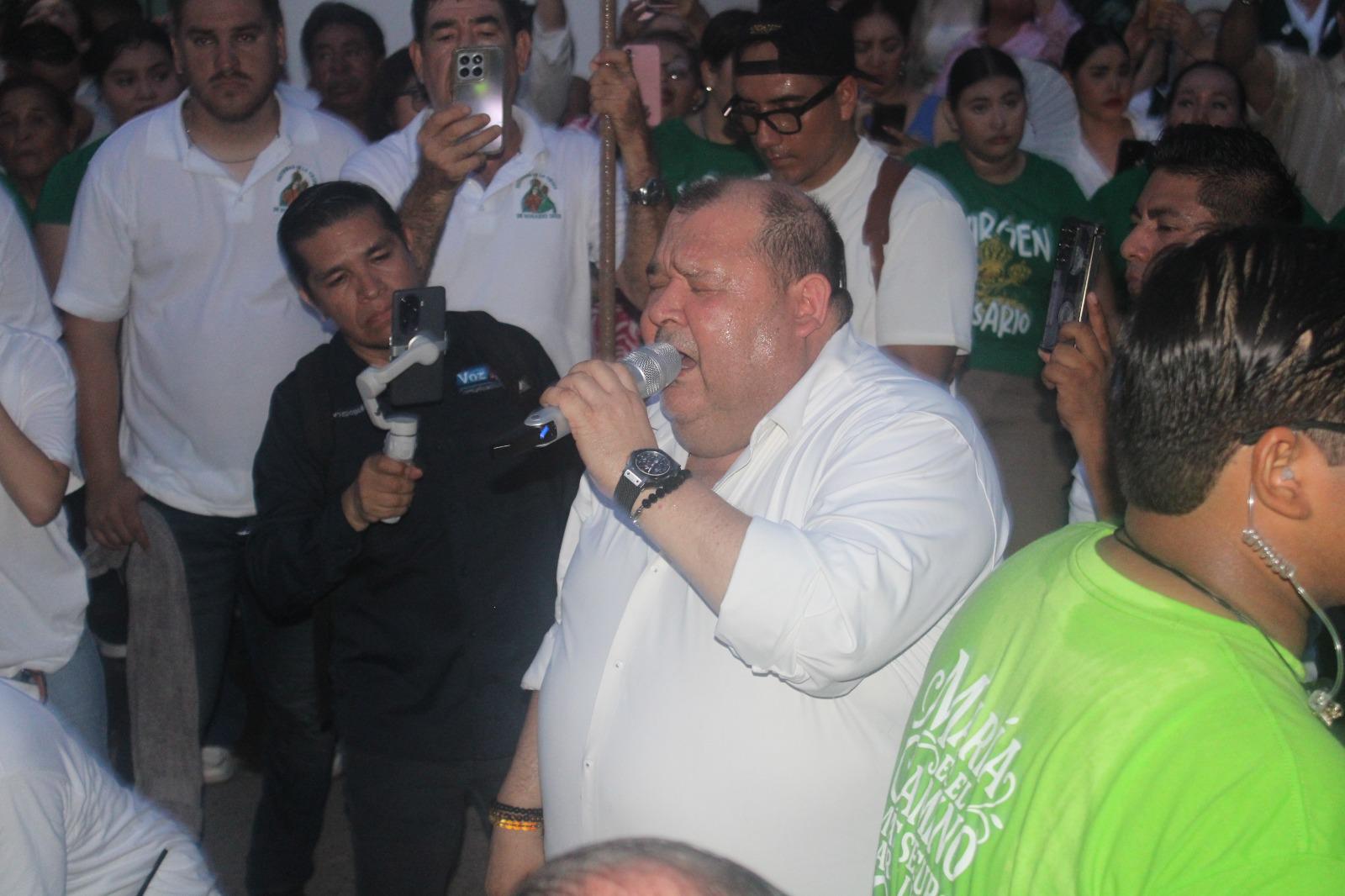 $!Le canta por primera vez ‘El Coyote’ a la Virgen del Rosario