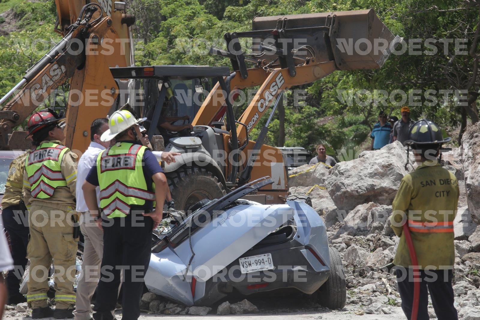 $!‘Fue nuestra impresión encontrar el carro totalmente destruido’: conductora afectada tras derrumbe
