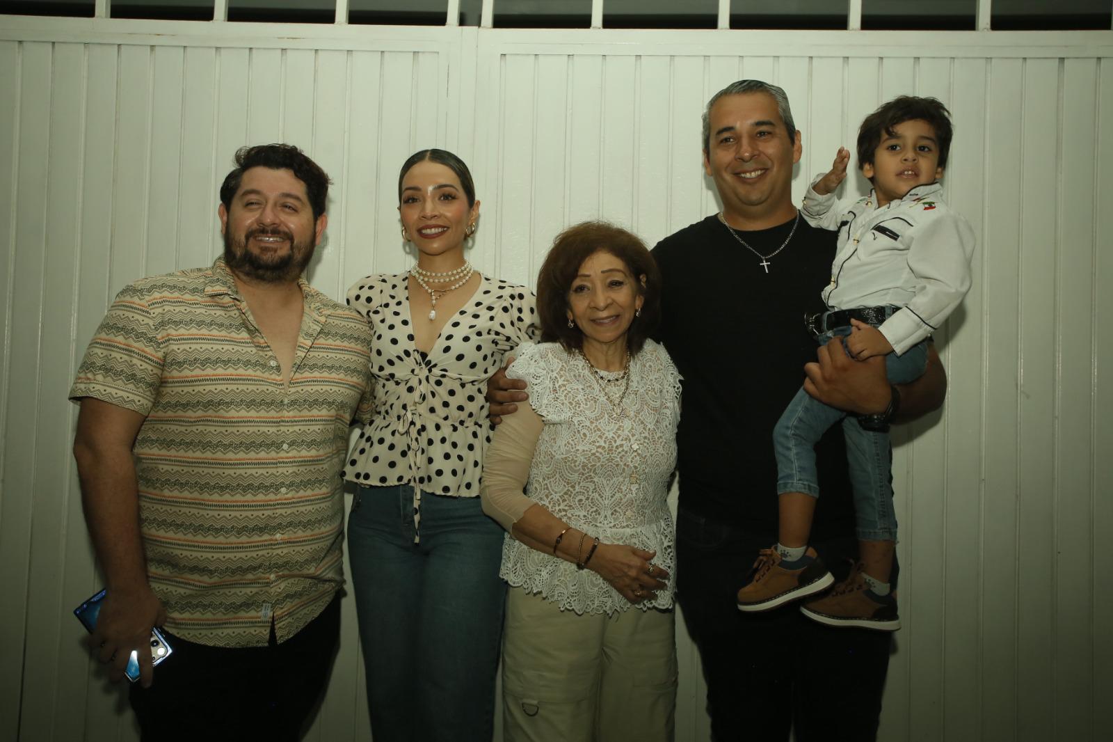 $!Jorge Luna, Joseline Cárdenas, Sandra Ortega, Daniel y Leonardo Cárdenas.