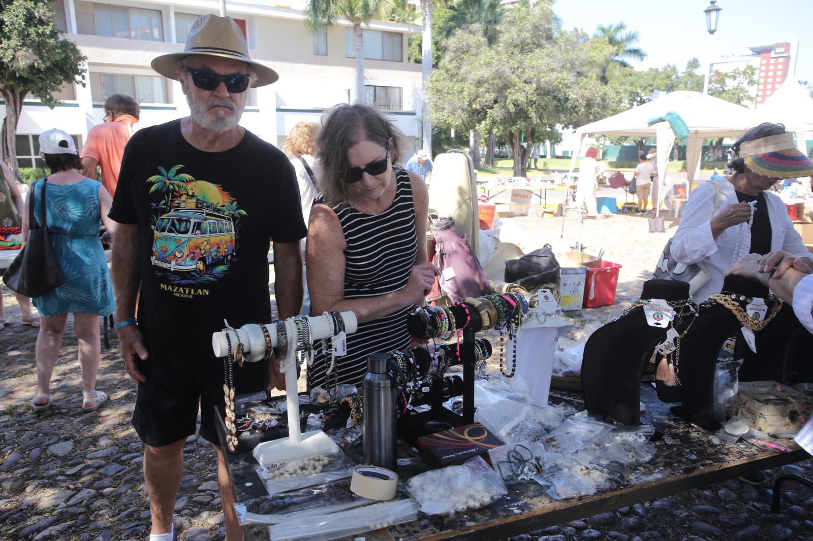 $!Diversos artículos de joyería estuvieron a la venta.