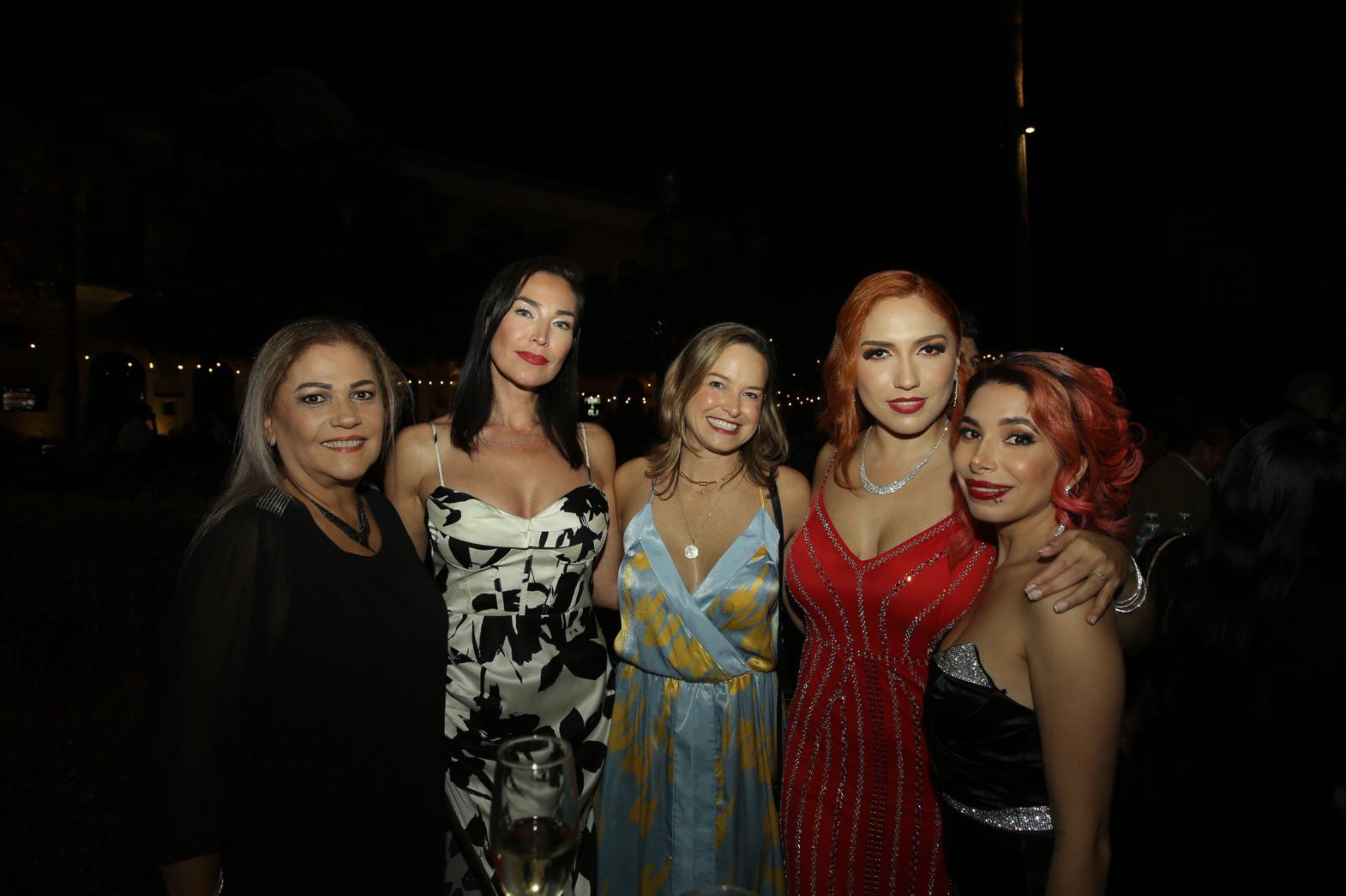 $!Adriana Galeana, Nadia Islas, Lisa Méndez, Daniela Bustamante y Silvia Flores, actrices y alumnos del CMA.