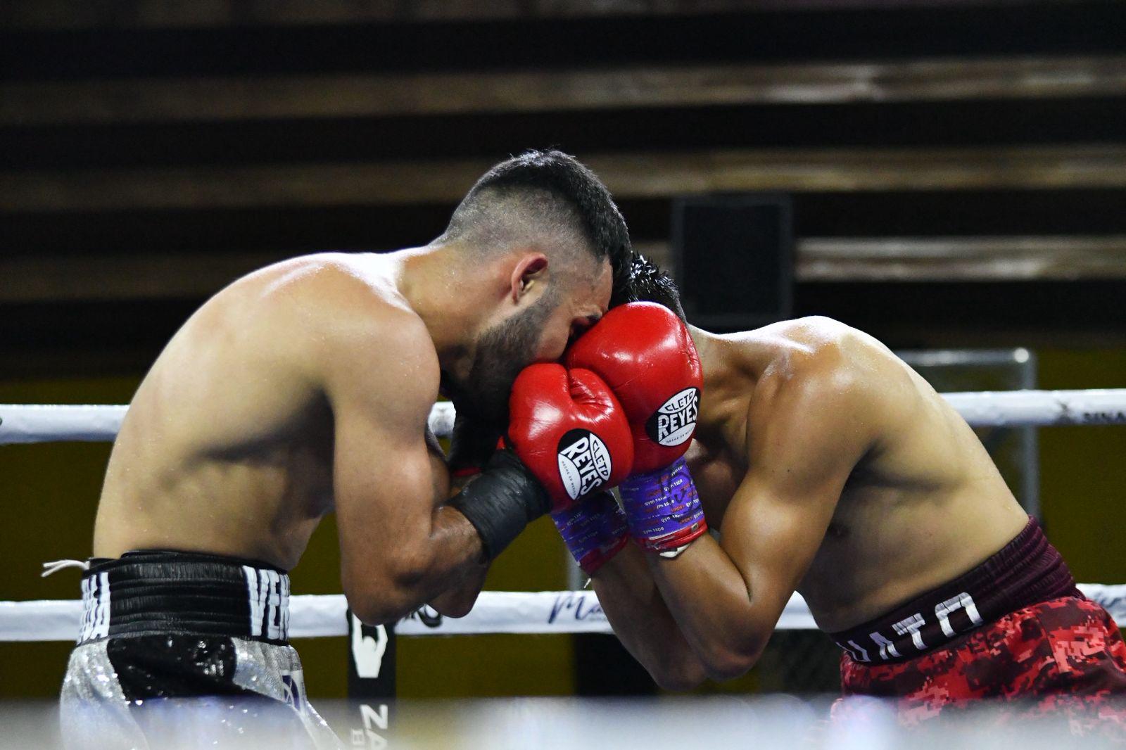 $!‘Veneno’ Aréchiga noquea en el séptimo asalto y enciende la noche de boxeo en Culiacán