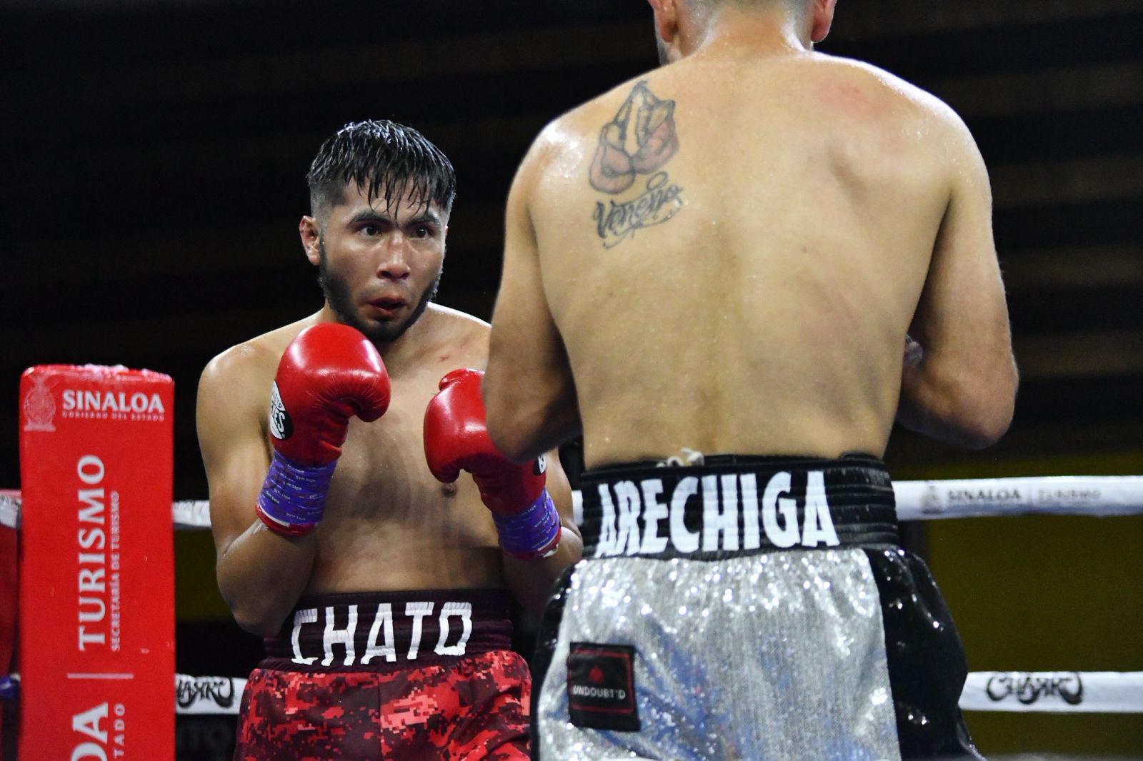 $!‘Veneno’ Aréchiga noquea en el séptimo asalto y enciende la noche de boxeo en Culiacán