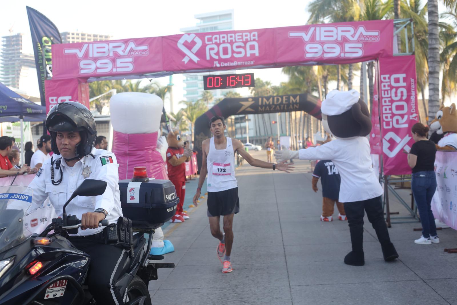 $!Dominio total de hermanos Labrador en ‘Carrera Rosa Delia Barraza’ en Mazatlán
