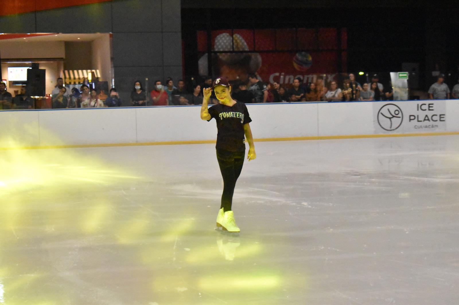 $!Tomateros de Culiacán presenta sus uniformes con espectáculo sobre hielo