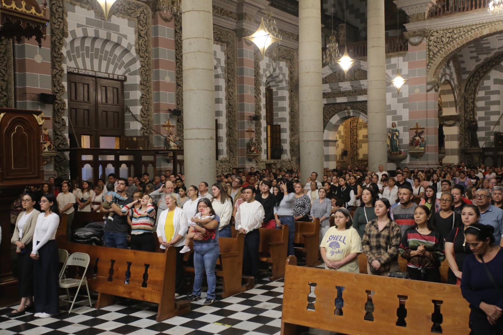 $!Cantan ‘Las Mañanitas’ a la Virgen de Guadalupe y piden por la paz en Sinaloa