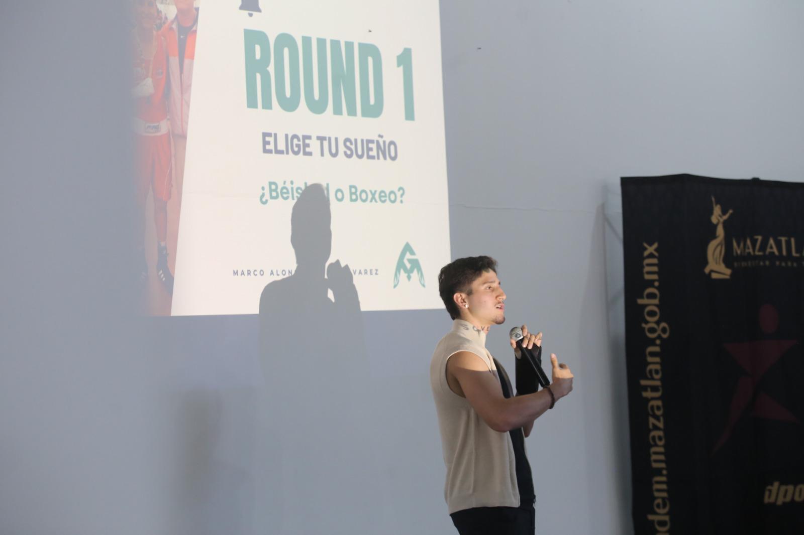 $!Marco Verde inspira con constancia y disciplina en conferencia magistral en Mazatlán