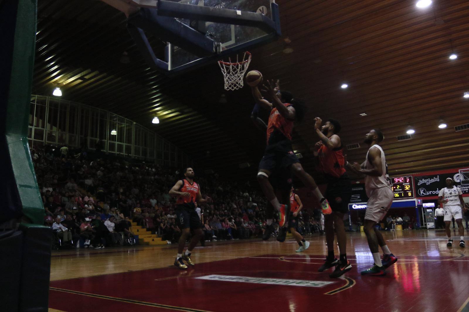 $!Pioneros supera de visita a Caballeros para emparejar la serie de playoffs