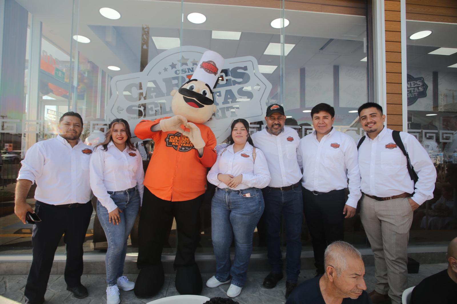 $!Luis Quintos, Paola Mendoza, Don Selecto, Margarita Cano, Luis Aguiar, Guillermo Llanes, y Alfredo Guido.