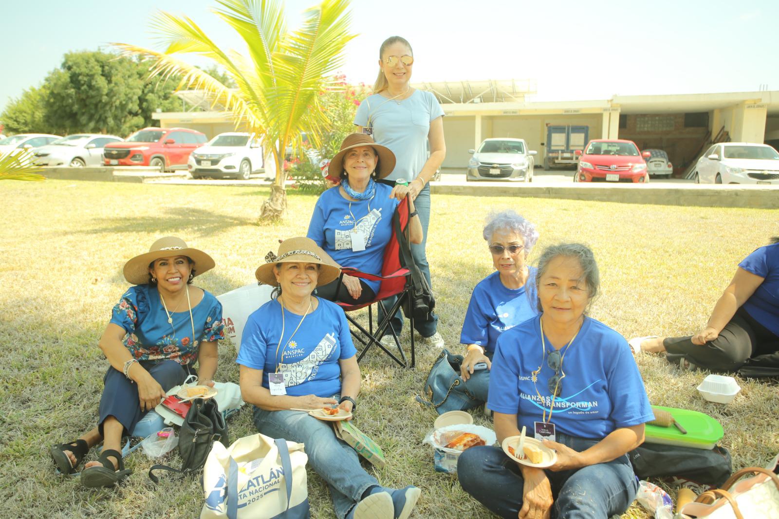 $!Integrantes de la Unidad Ocean Palace pasaron un día muy agradable.