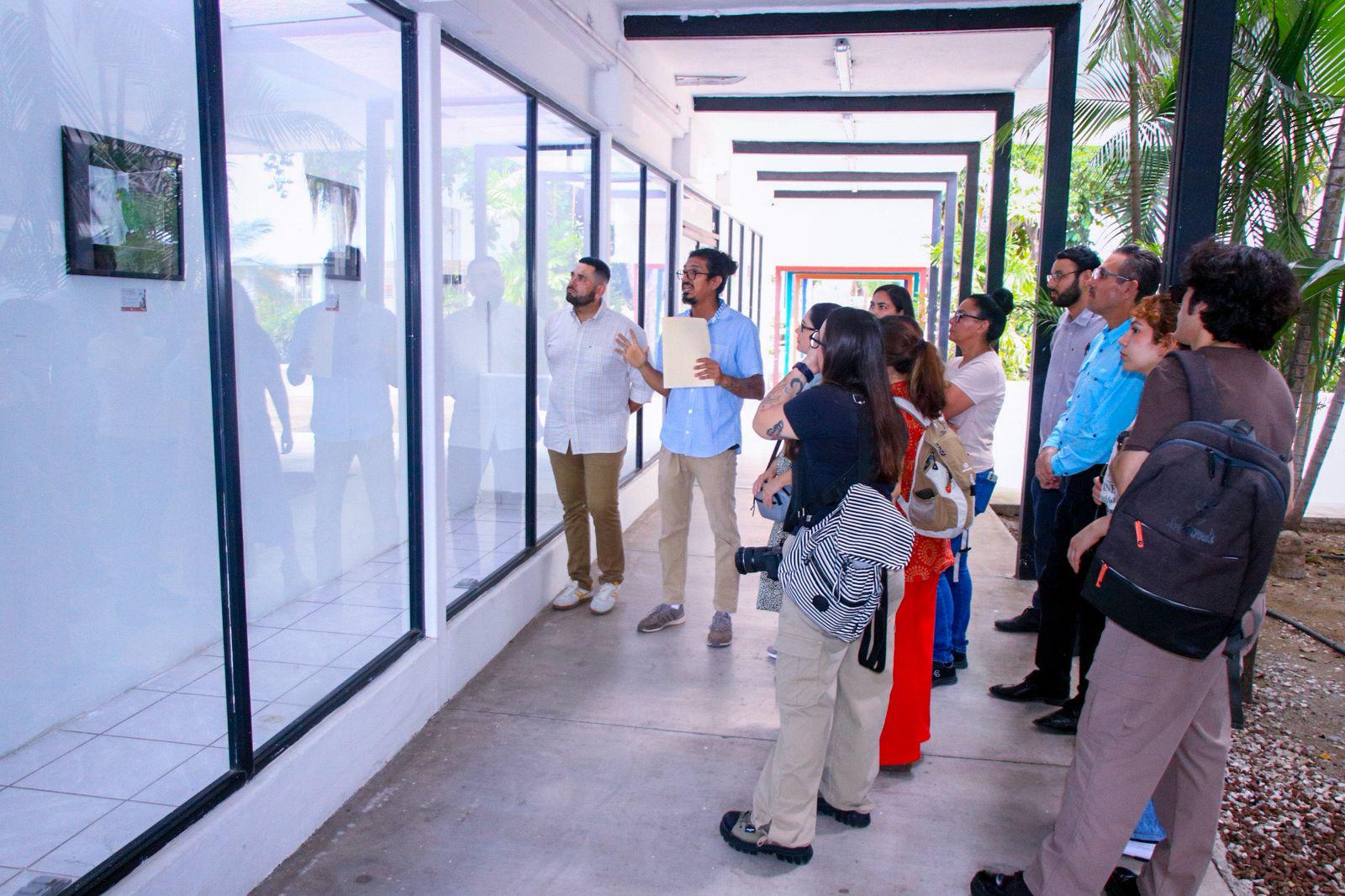 $!Los expositores explicaron que la obra muestra a un Sinaloa lleno de ecosistemas que, con el paso de las estaciones, reciben a miles de aves migratorias.