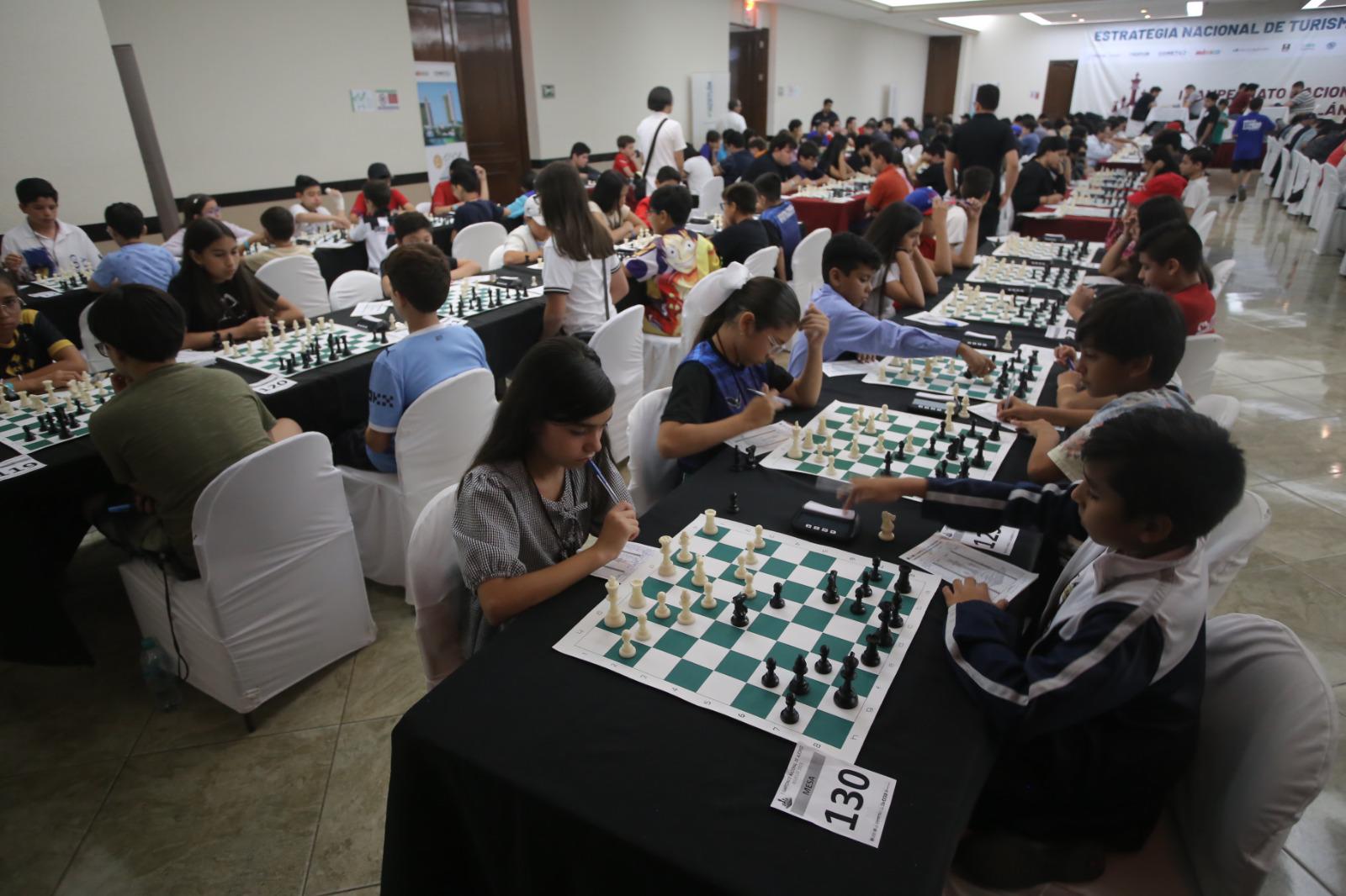 $!Fuerte competencia se vive en Nacional de Ajedrez Mazatlán