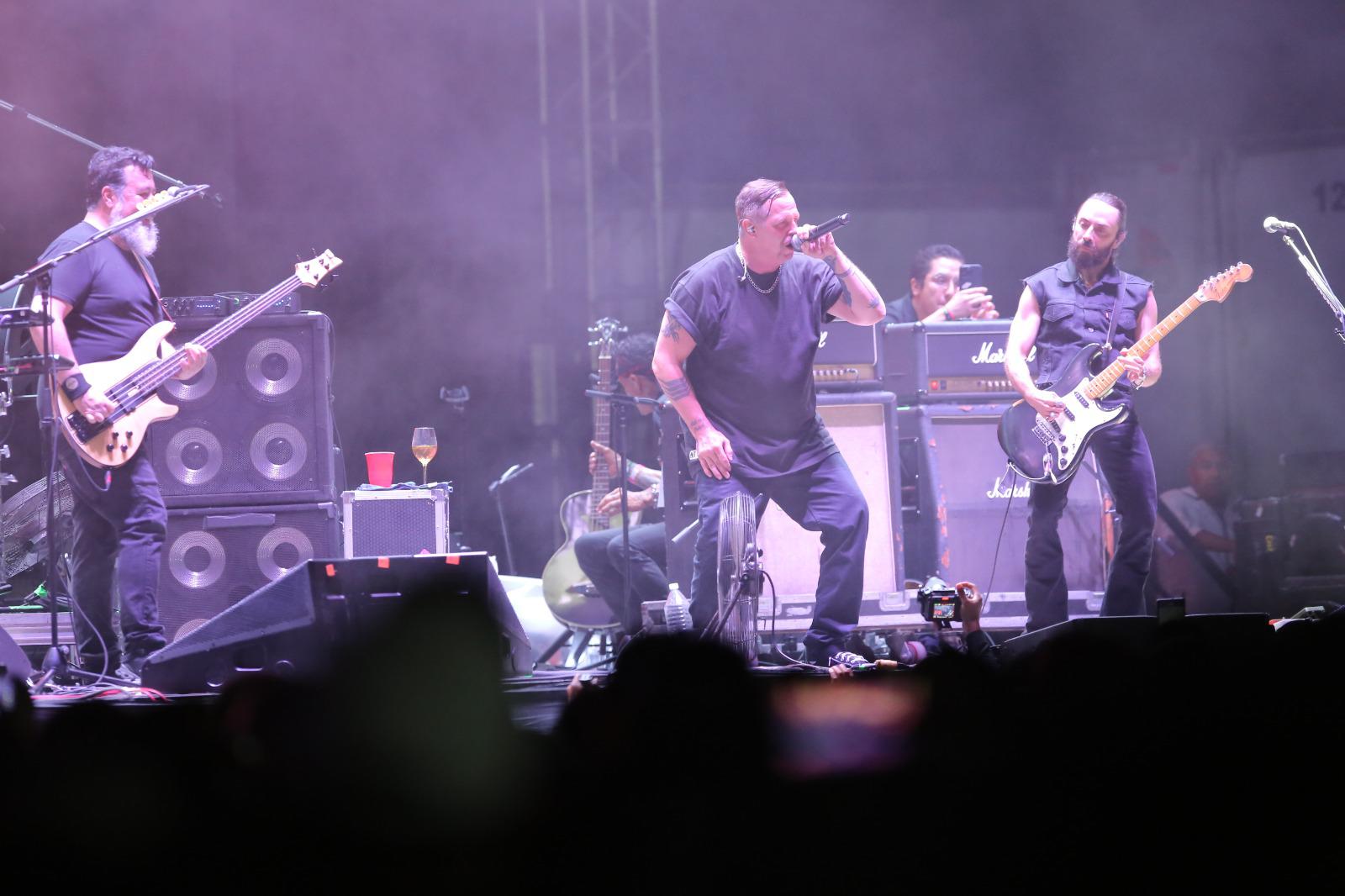 $!Uno de los momentos más esperado por los fanáticos de Molotov, fue ver el retorno de Jay de la Cueva como guitarrista de esta agrupación