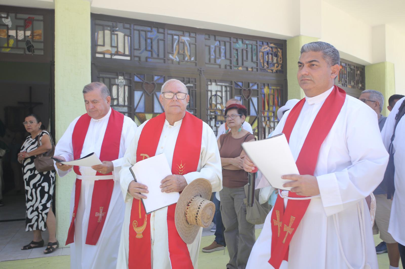 $!Viven con pasión fieles de San Judas el tradicional Viacrucis por la playa