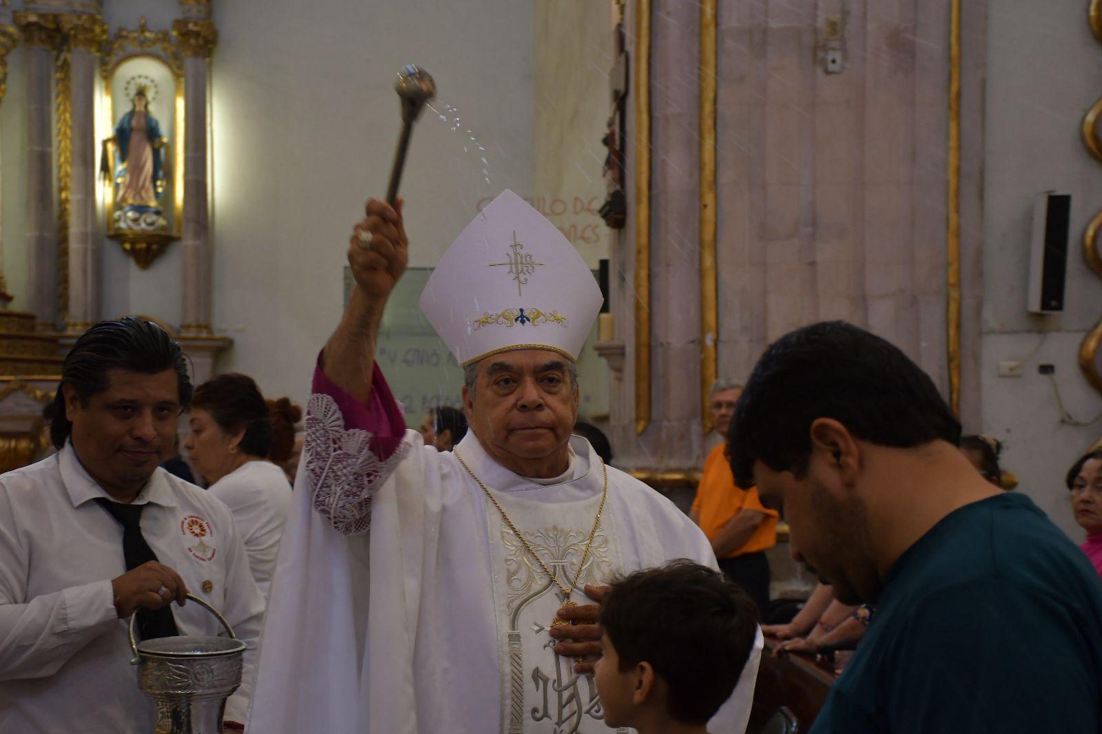 $!Resalta Obispo de Culiacán el sentido del Domingo de Resurrección durante misa en Catedral